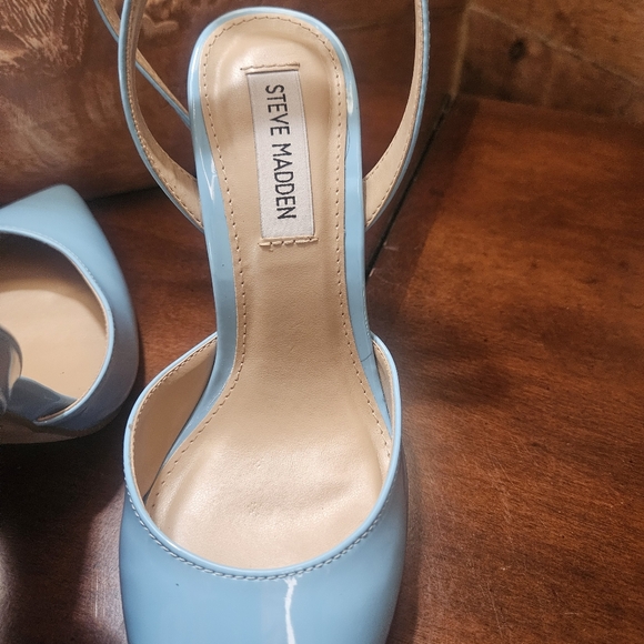 Steve Madden Blue Heels with Sleek Design - Picture 4 of 6